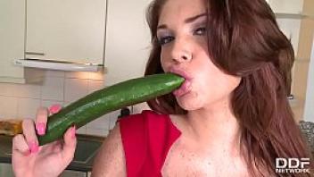 Emma leigh vs huge cucumber who wins