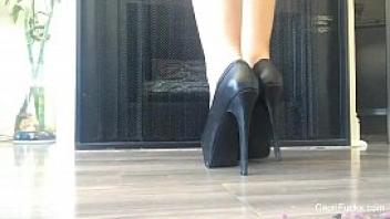 Capri cavanni shows off her heels