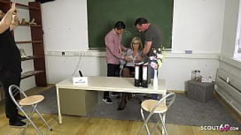 Reife deutsche lehrerin tatjana young beim nachsitzen von 2 typen gefickt