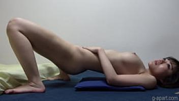 Japanese girl reona naked exercises