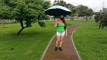 Hotwife puta latina colombiana con cameltoe gigante haciendo ejercicio en short sin ropa interior en el parque bhabhi hotwife colombian latina slut with giant cameltoe exercising in shorts without underwear in the park parte 1 full on xred