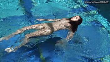 Spanish pornstar diana rius is horny in the pool