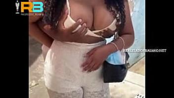 Brazillian bull realizador baiano recepcionando foxhotwife e seu marido corno casal de f eacute rias em salvador no pelourinho e hotwife se exibindo e namorando o comedor no meio das ruas de salvador e o marido corno apenas gravando