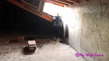 Milf fucked fast in an abandoned house