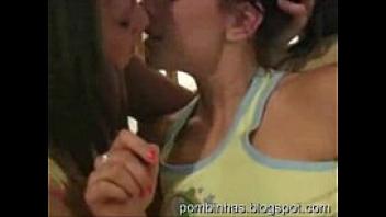 Girls kissing girls 3 4