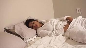 Desi bhabi fucks herself in bed maya