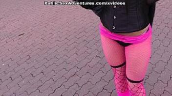 Chick in pink fishnets fucking in the car