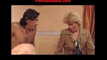 Vecchia nonna troia scopa ragazzo dal cazzo enorme granny slut fuck big cock