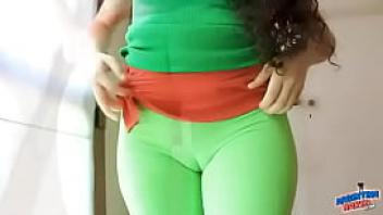 Big ass latin cameltoe and gaping pussy dildo insertion