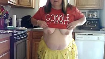 Sexy bbw thanksgiving mom bakes cookies