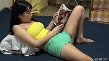 Hiddencam japanese girl masturbates with her dildo