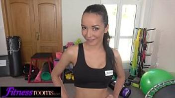 Fitness rooms sexy young gym girls share double ended dildo in threesome