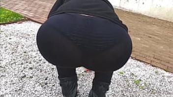 Mom vpl thick ass public