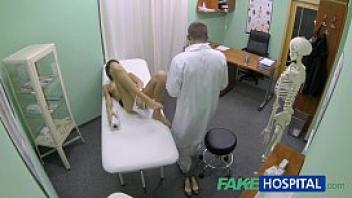 Fakehospital hot girl with big tits gets doctors treatment before squirting