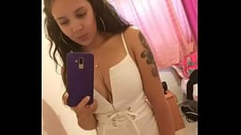 Rica y puta morena con grandes tetas y culo