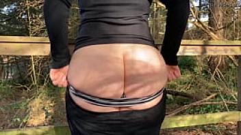 Mom giant ass vpl and public park flashing