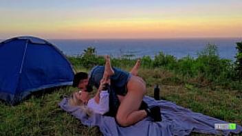 Sexo arriscado casal amador real fodendo em acampamento sexdoll 520