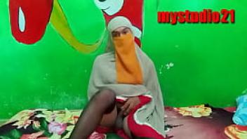 Asian niqab boy masturbate with mukena