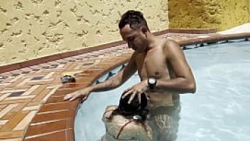 Pillados follando en una piscina publica de guadalajara