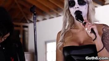 Rockstar milf elle shows up with a corpse face paint ready to rock and roll in a sizzling 3some with the band small hands and xander corvus