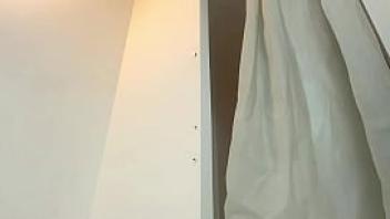 Camara oculta en el vestidor cambiandose de ropa chica culona