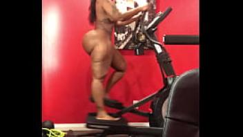 Thee biggest ebony booty on treadmill
