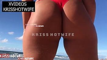 Kriss hotwife novinha de salvador e corno filmando na praia