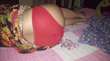 Desi house wife in red panty milky thigh